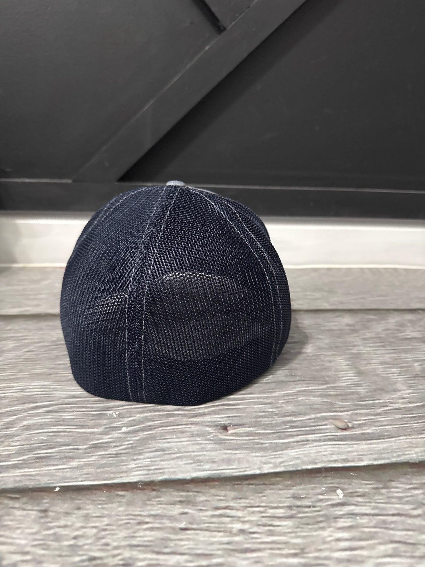 FITTED W Trucker Hat r112 gray and navy